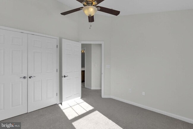 Building Photo - 592 Burr Oak Ct