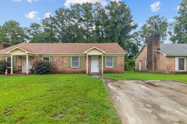 Building Photo - 2 Bedroom 1 Bathroom Duplex