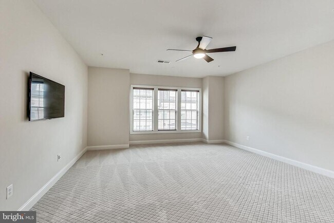 Building Photo - 605 Fair Winds Way