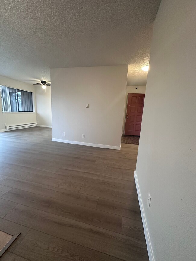 Building Photo - 3001 SW Avalon Way