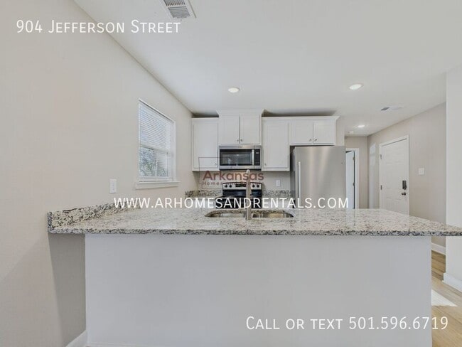 Building Photo - 904 Jefferson St