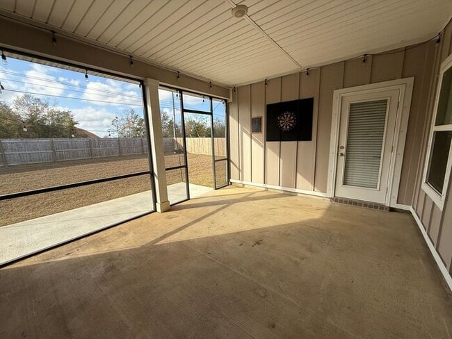 Building Photo - Pensacola - Kaheeley Ridge - 4 bedroom, 3 bathroom - lawn care included