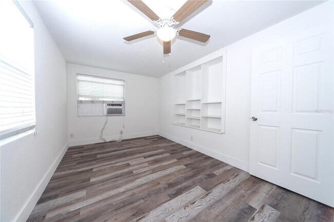 Building Photo - 618 25th St W