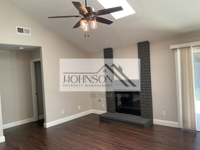 Building Photo - 15136 Cambridge Dr