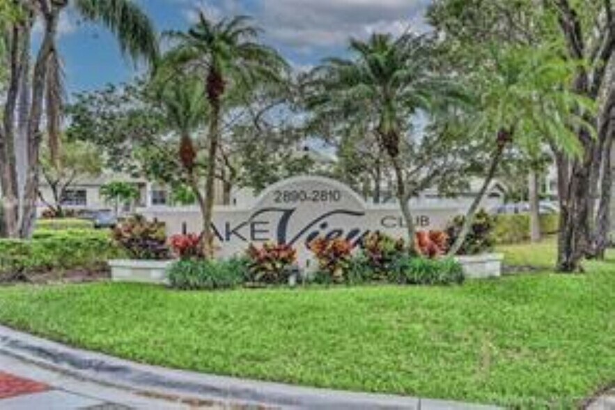 Building Photo - 2831 N Oakland Forest Dr