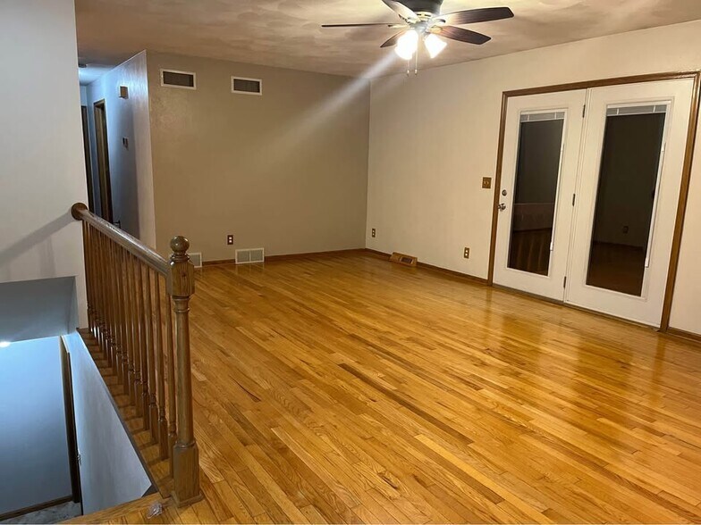 Living Room 2025 - 1037 Fountain Dr