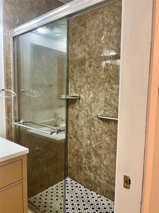 Building Photo - 2005 2nd St N