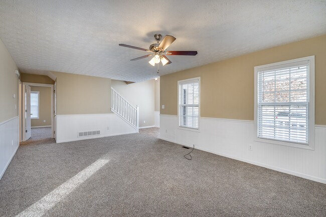 Building Photo - Gorgeous 4-bedroom, 2.5-bathroom home