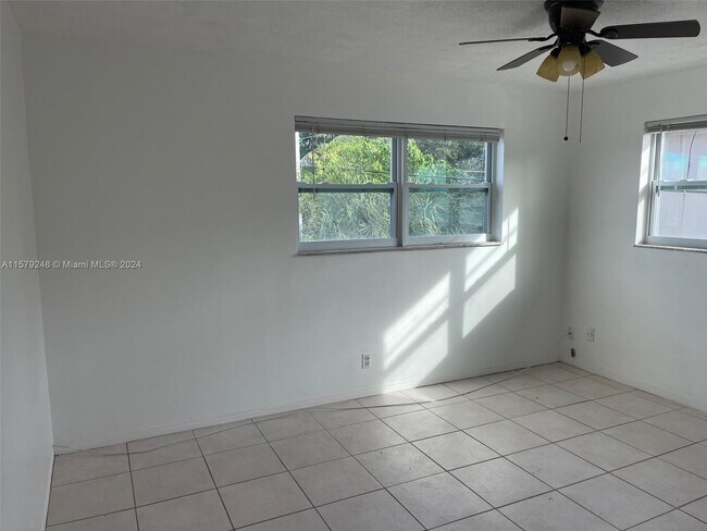 Building Photo - 1702 McKinley St