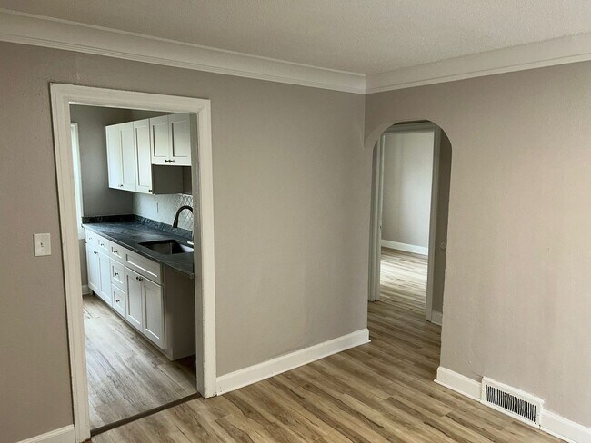 Building Photo - Beautiful 5 Bedroom Bungalow
