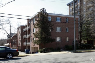 Building Photo - Twelve Oaks Apartments