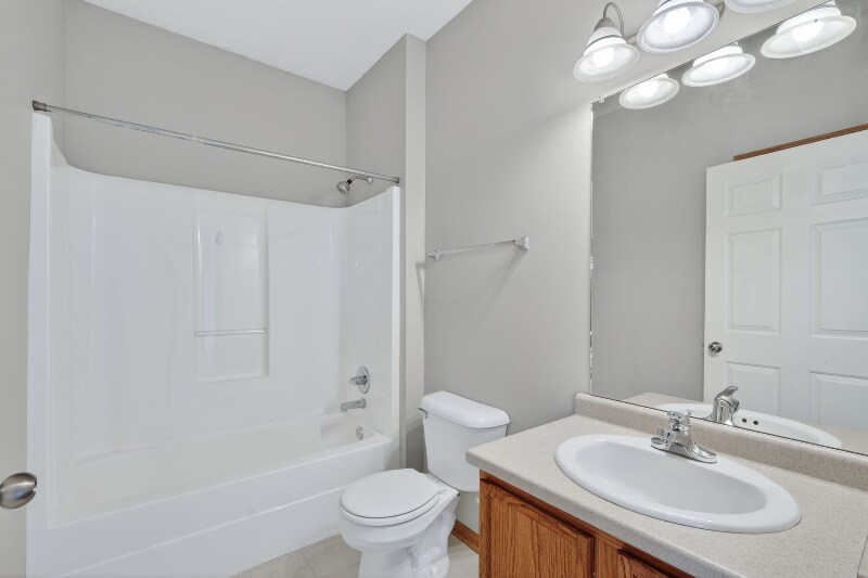 Building Photo - 1380 SE Florence Dr