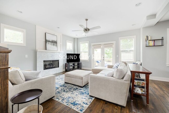 Building Photo - 606B Eastboro Dr