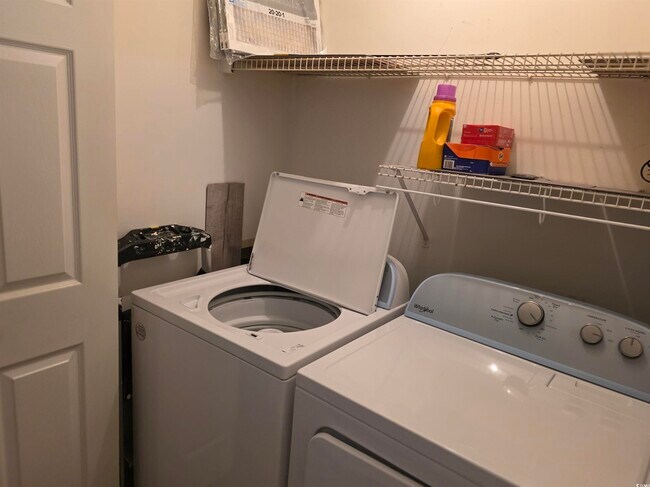 Building Photo - 1 Club Cir