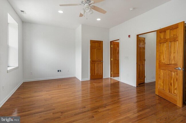 Building Photo - 1704 W Girard Ave