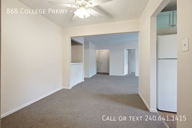 Building Photo - 868 College Pkwy