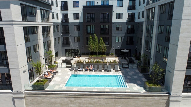 Building Photo - Epicurean