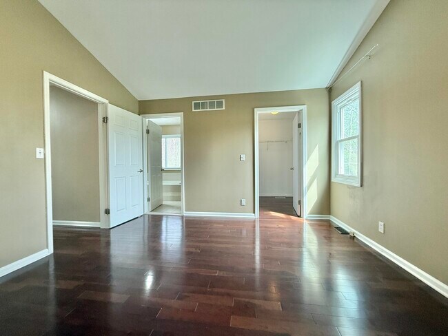 Building Photo - 2636 Shefman Terrace