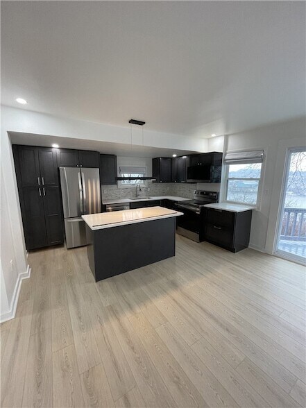 Building Photo - 107 Shoup St