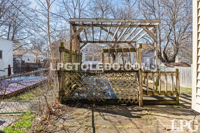 Building Photo - 4117 Thornton Ave