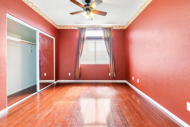 Building Photo - Immaculate 5 Bedroom, 3 bathroom home nest...