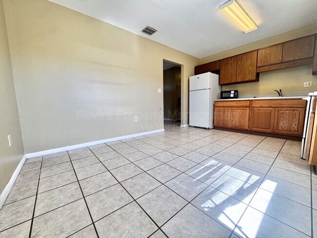 Building Photo - 176 Birmingham Dr