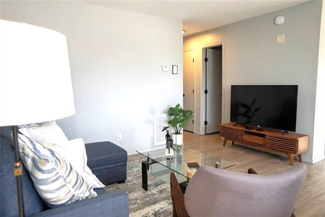 Building Photo - 502 SE B St