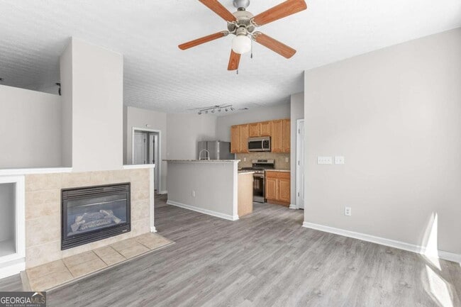 Building Photo - 6604 Splashwater Dr