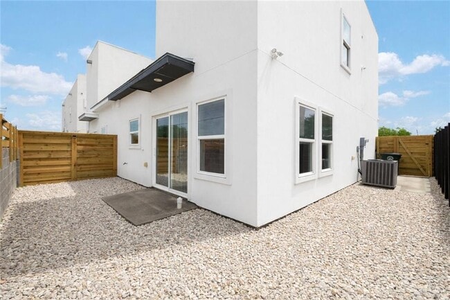 Building Photo - 609 E Interstate Hwy 2