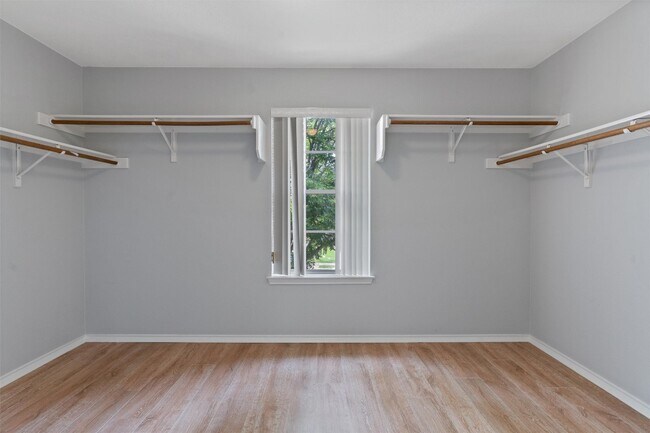 Building Photo - 5017 Cleves St