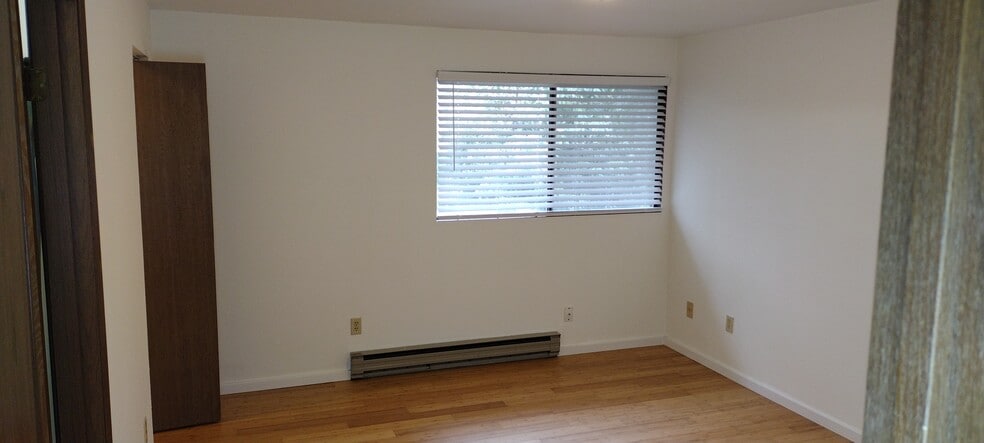Building Photo - 295 Newport Way SW