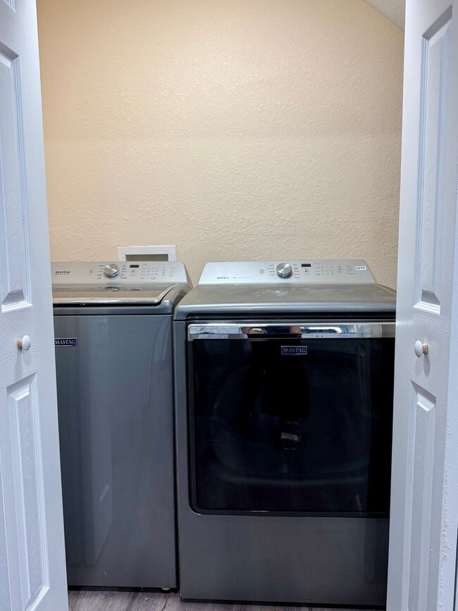 Building Photo - Updated 4 bedroom 2 bath home!