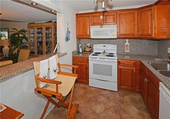 Building Photo - 7420 Bay Island Dr S