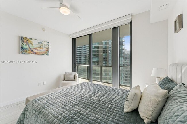 Building Photo - 3131 NE 7th Ave