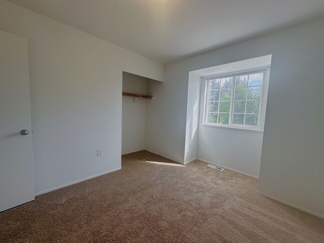 Building Photo - Beautiful 4-Bedroom 3-Bath Home in Marysvi...