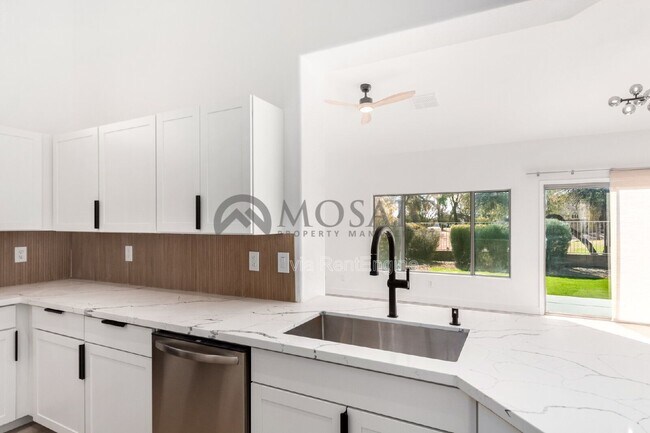 Building Photo - 1567 E Black Diamond Dr