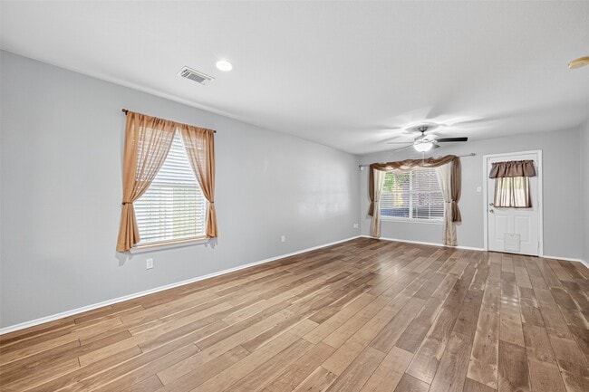 Building Photo - 2034 Wooded Oaks Dr
