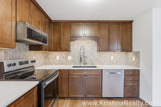 Building Photo - Modern 3 BD | 2.5 BA | 1,476 SF | 1-Car Garage | Solar Panels | Mountain View Community