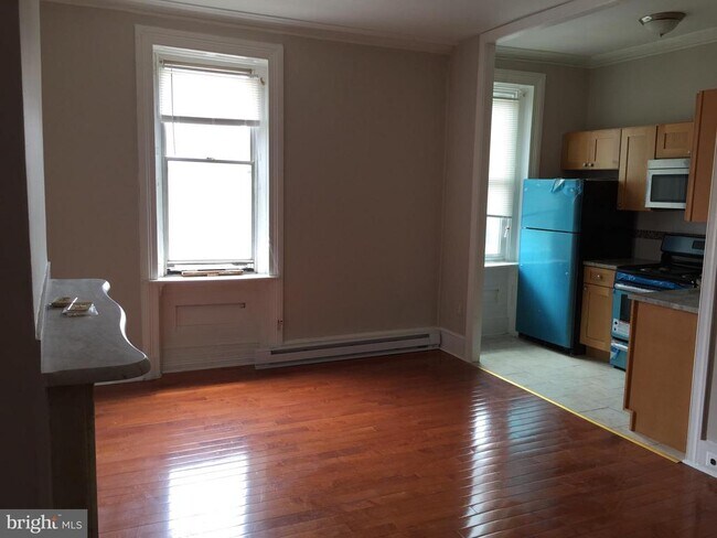 Building Photo - 1945 Poplar St