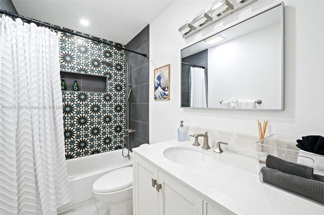 Building Photo - 1709 SW 5th Pl