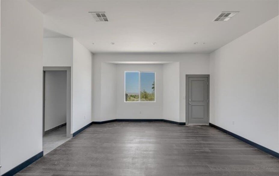 Building Photo - 41446 Manzanita Dr