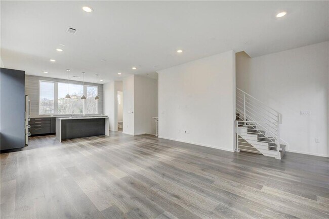 Building Photo - 3100 Menchaca Rd