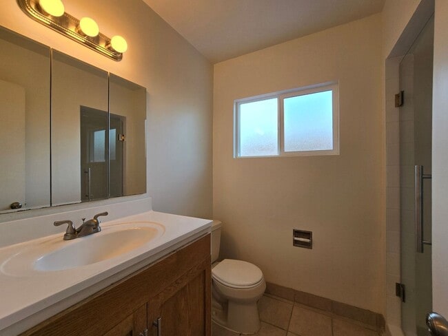 Building Photo - 5BD/3BA on Adobe Dr!!