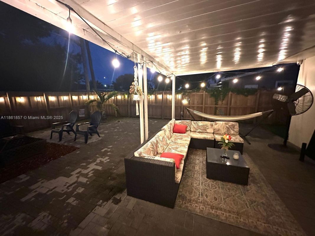 Building Photo - 2751 SW 4th Ct