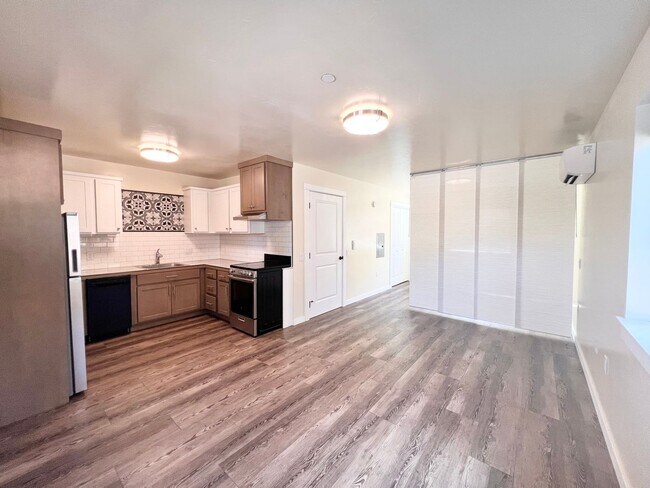Building Photo - CHECK OUT THIS COZY STUDIO APARTMENT NEAR ...