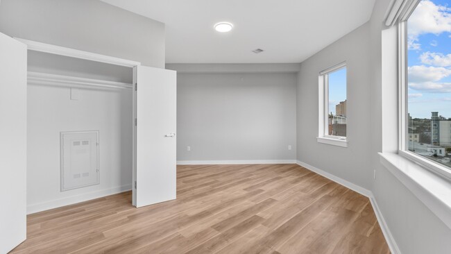 Building Photo - 475 Communipaw Ave