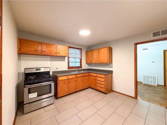 Building Photo - 5301 E David Langan Dr