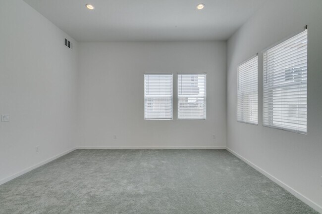 Building Photo - Stunning 4-Level Townhome in Inspirada | R...