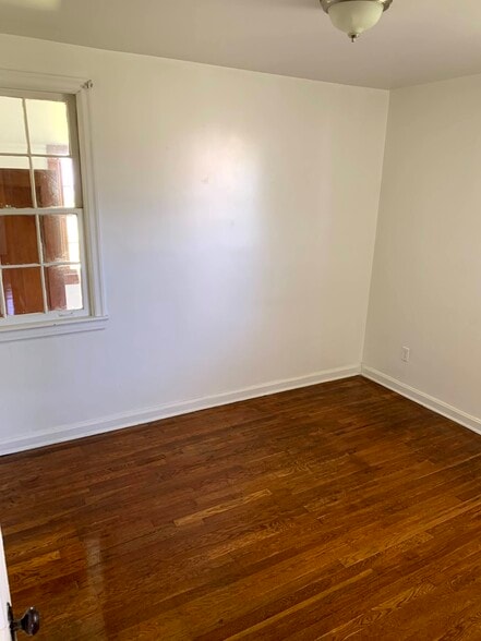 Building Photo - 195 Clearview Dr