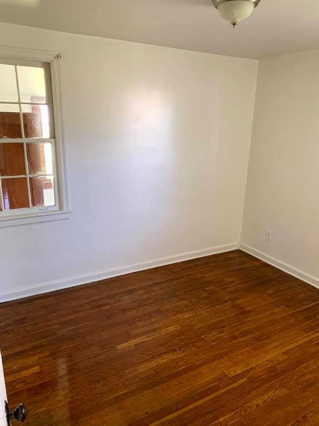 Building Photo - 195 Clearview Dr